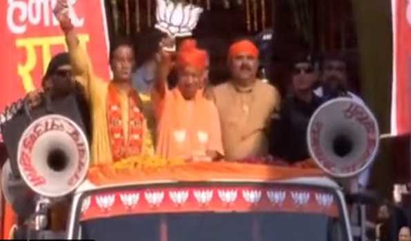 Yogi takes holds roadshow in Jhansi