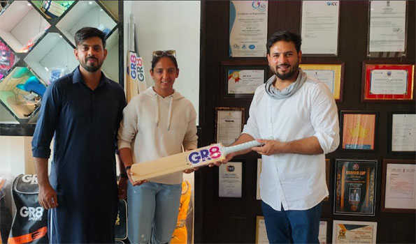 Harmanpreet Kaur visits GR8 Sports in Kashmir