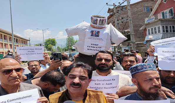 Srinagar: BJP protests against Shopian admin over ex-sarpanch killing