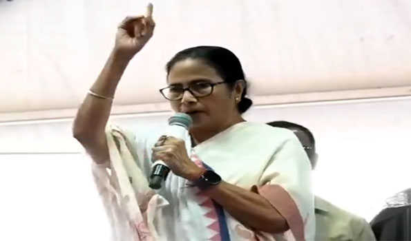 Mamata hits out at Modi
