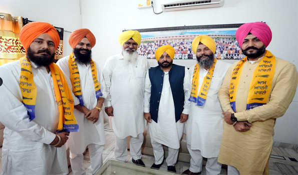 Punjab: SAD (Badal) and Congress leaders join AAP