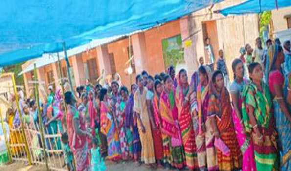 Odisha logs 35.69  percent polling till 1 pm