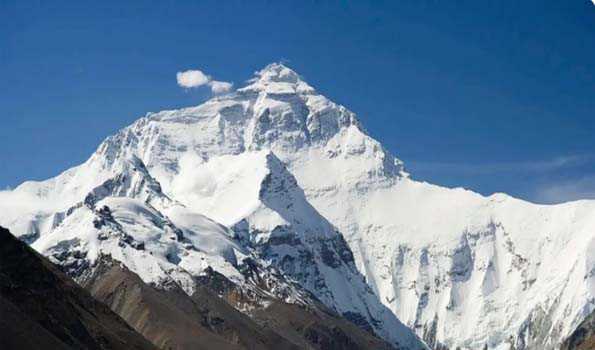 Indian climber dies during Everest bid