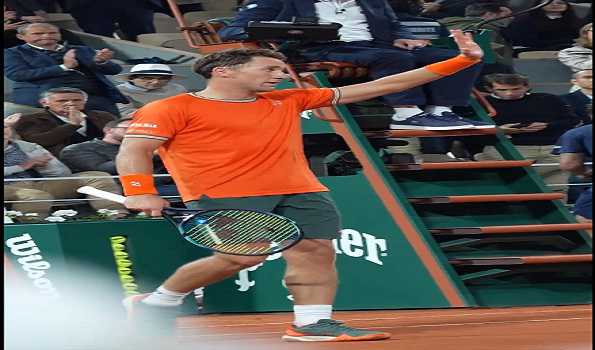 Casper Ruud advances to round two at French Open