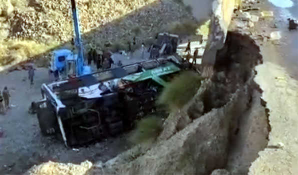 28 killed, over 20 injured in Pakistan bus accident