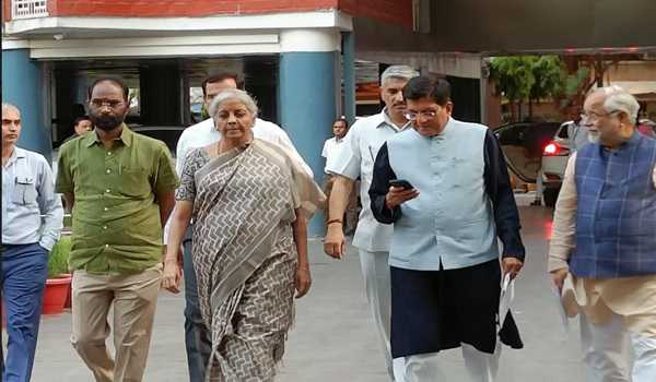 BJP delegation urges ECI to take "stringent action" against those undermining electoral process