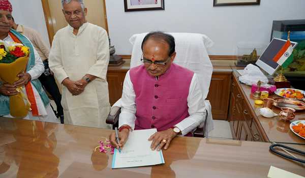 Shivraj Singh takes charge of Agriculture Ministry; Ramnath Thakur,  Bhagirath Choudhary as MoS