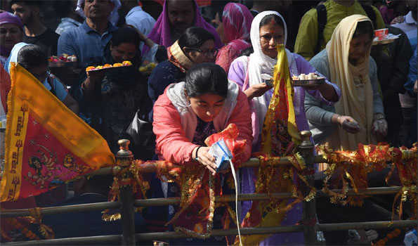 Over 30,000 devotees pay obeisance at J&K