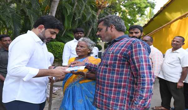 Andhra: Lokesh assures all help during Praja Darbar