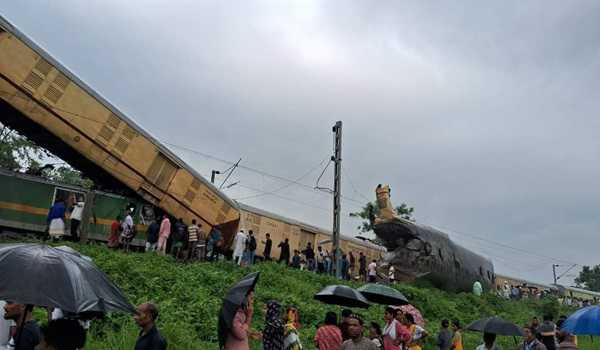 5 die, over 30 injured as Kanchanjunga Exp, goods train crash in N Bengal