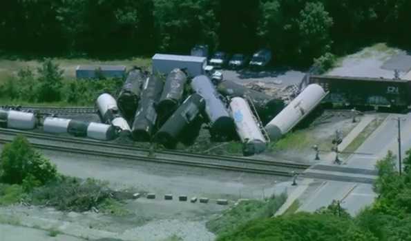 Freight train derails south of Chicago, no injuries reported