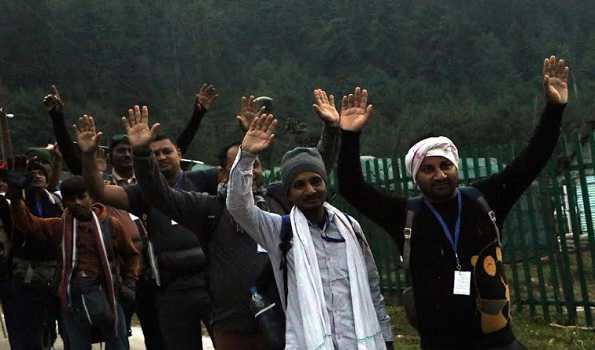 First batch of Amarnath pilgrims set off for cave shrine