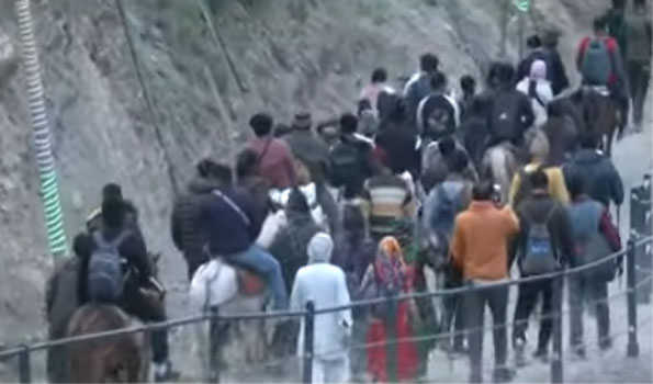 Fresh batches of 10k pilgrims proceed to pay obeisance at Amarnath cave
