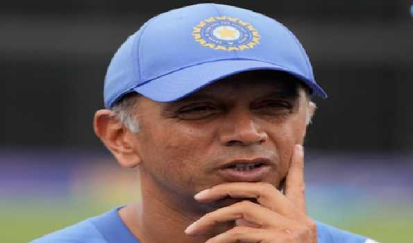 Tendulkar hails friend Dravid and team for India