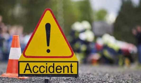 One killed, 10 injured as truck hits bus in Etawah
