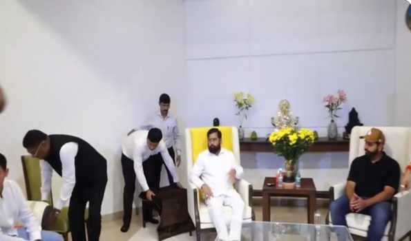 Maha CM felicitates Team India members in Mumbai