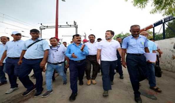 Rahul meets loco pilots at New Delhi Rly station; assures to take up issues with govt