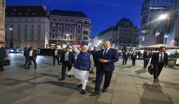 PM Modi accorded warm welcome by Austrian Chancellor Nehammer in Vienna