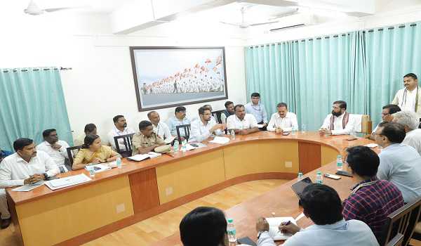Maha CM reviews for Ashadi Ekadasi preparation in Pandharpur