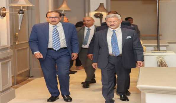 EAM holds talks with Mauritian DPM, visits India-assisted project