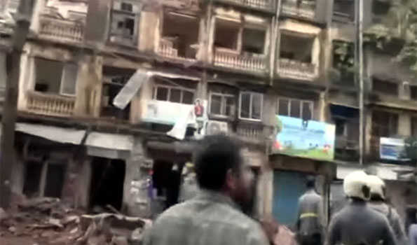 One dead, four  injured after portion of building collapses in Mumbai