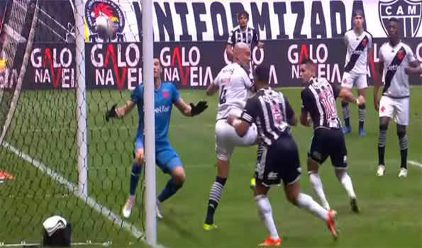 Hulk brace sinks Vasco da Gama in Brazil