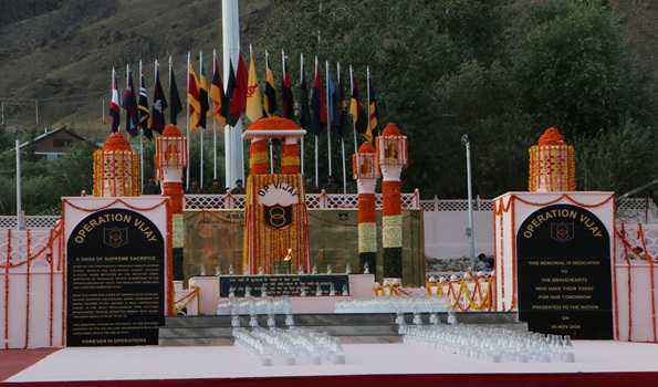 J&K: DGP pays homage to bravery & sacrifice of Indian Army on Kargil Vijay Diwas