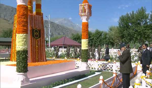 PM pays tribute to soldiers at Kargil War Memorial