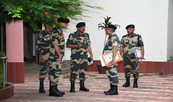 Spl DG BSF Western Command visits Jammu Frontier to review security