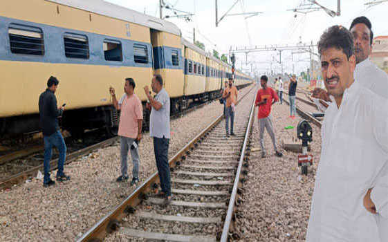 One coach of passenger train derails in Saharanpur