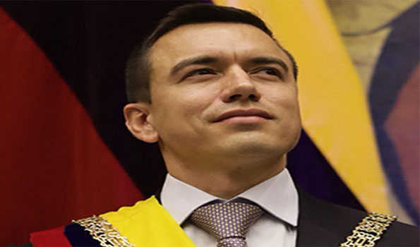 Ecuadorian prez delivers weapons to police to combat organised crime