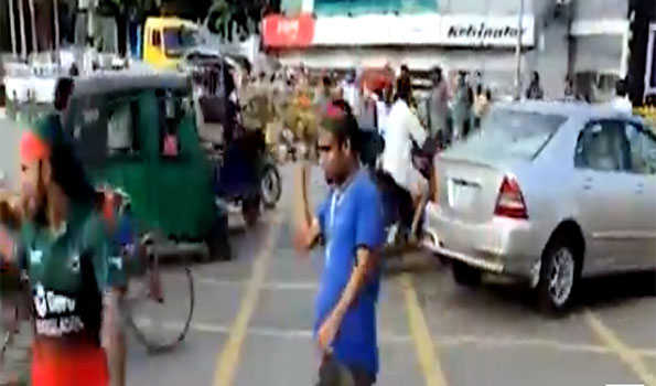 Students manage Dhaka traffic