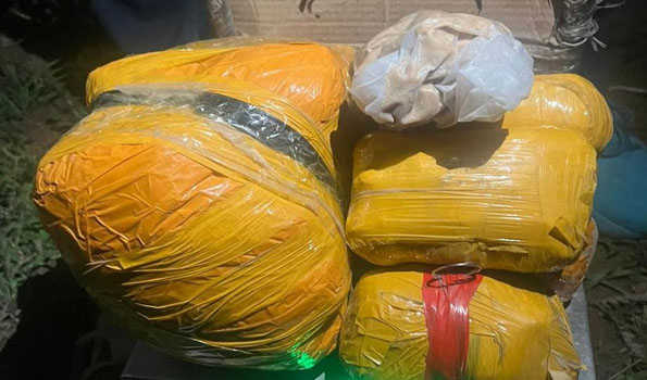 Police arrest 2 drug smugglers with 6.655kg Heroin & drug money