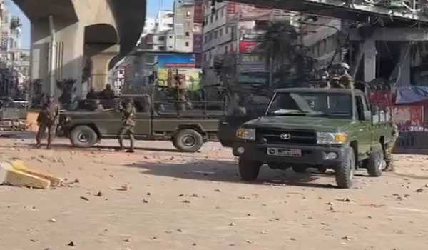 Cops missing: Dhaka residents keep vigil against robbers