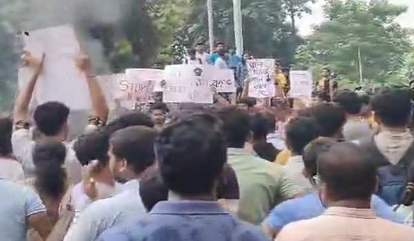 Bangal: Jr doctors at RG Kar Hospital begin protest over  rape and death of PGT doctor