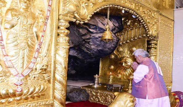 LG Sinha pays obeisance at Vaishno Devi Shrine