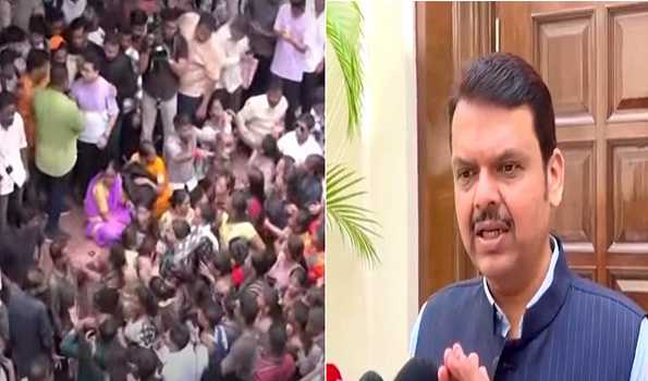 Maha: Angry citizens storm railway station over sexual abuse of minor girls in Thane, Oppn demands resignation of DyCM