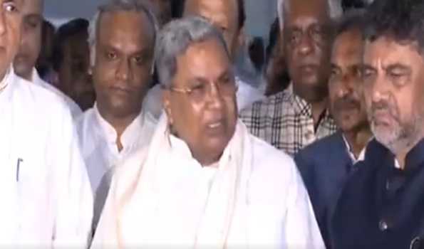 Cong High Command backs Siddaramaiah amidst Governor