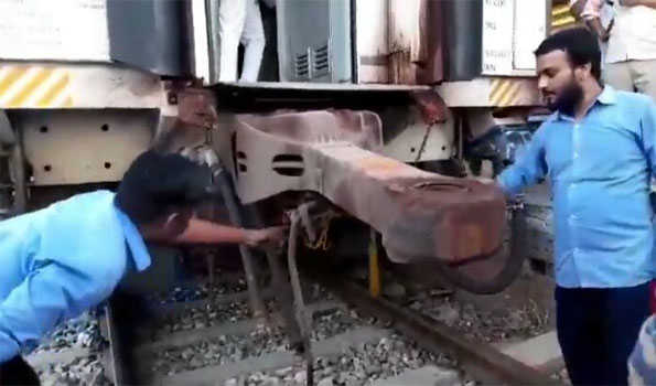 UP: Few coaches of Satluj Express get detached in Bijnor