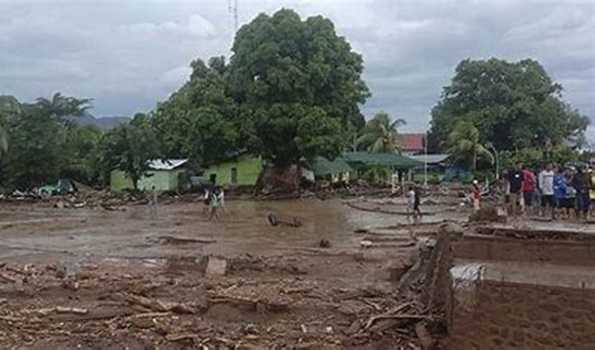 13 killed, 6 missing from deadly flash floods, landslides in Indonesia