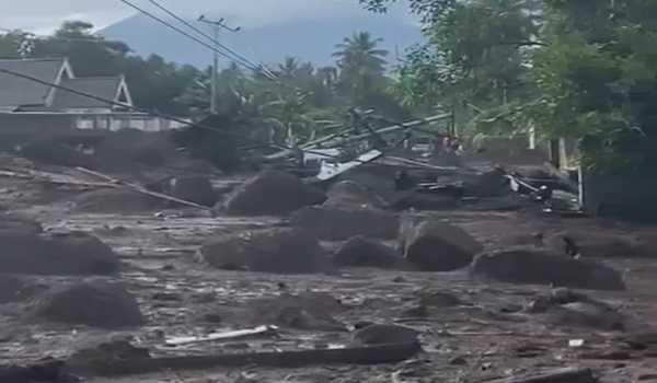Casualties rise to 19 with 7 injured as flash floods strike eastern Indonesia