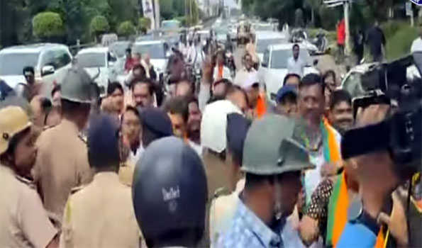 Shiv Sena-UBT, BJP workers clash in Chhatrapati Sambhajinagar
