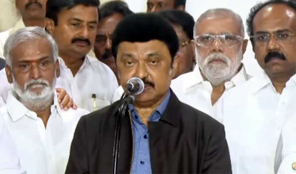 Stalin leaves for US to attract investments, given rousing send off