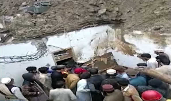 12 killed in landslide in NW Pak
