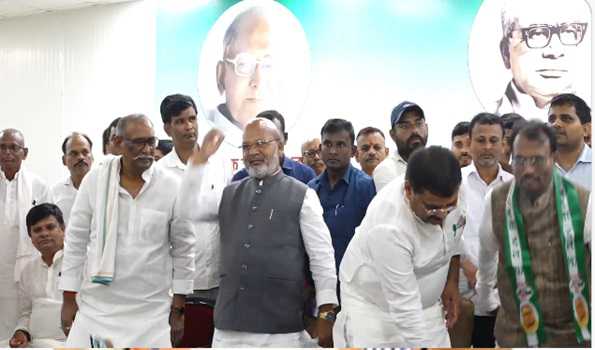 Former Minister Shyam Rajak joins JD(U)