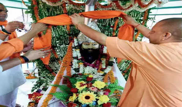 Yogi offers prayers at Baba Kaal Bhairav and Kashi Vishwanath temples
