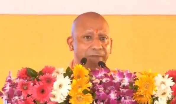 Those who practice caste politics use to bow before rioters: Yogi