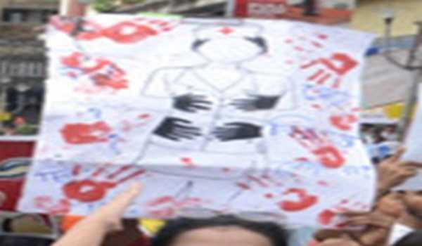 Doctors end road blockade after meeting Kolkata top cop