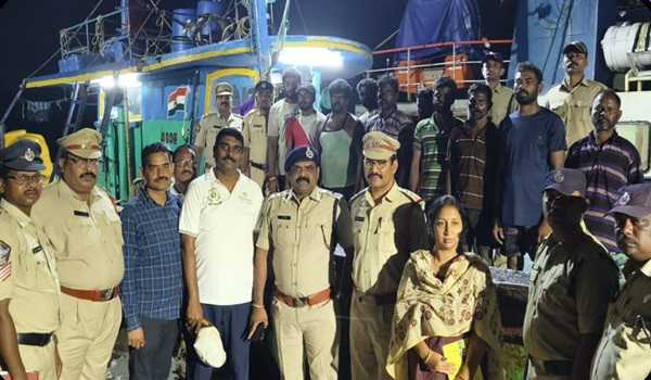 AP: ICG rescues 10 Tamil Nadu fishermen