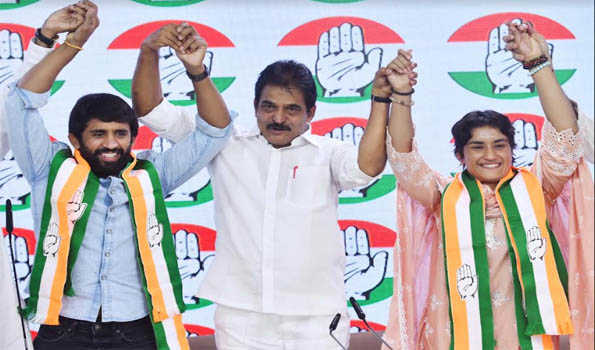 Vinesh Phogat, Bajrang Punia join Congress